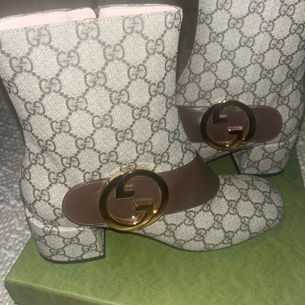Gucci Monogram Beige and Brown Ankle Boots. Sz 41